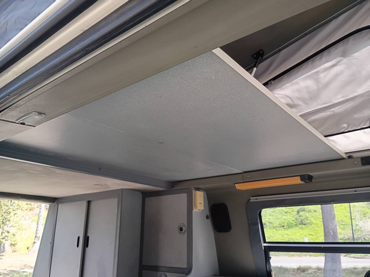 Volkswagen-eurovan-panel-van-1995-white-14