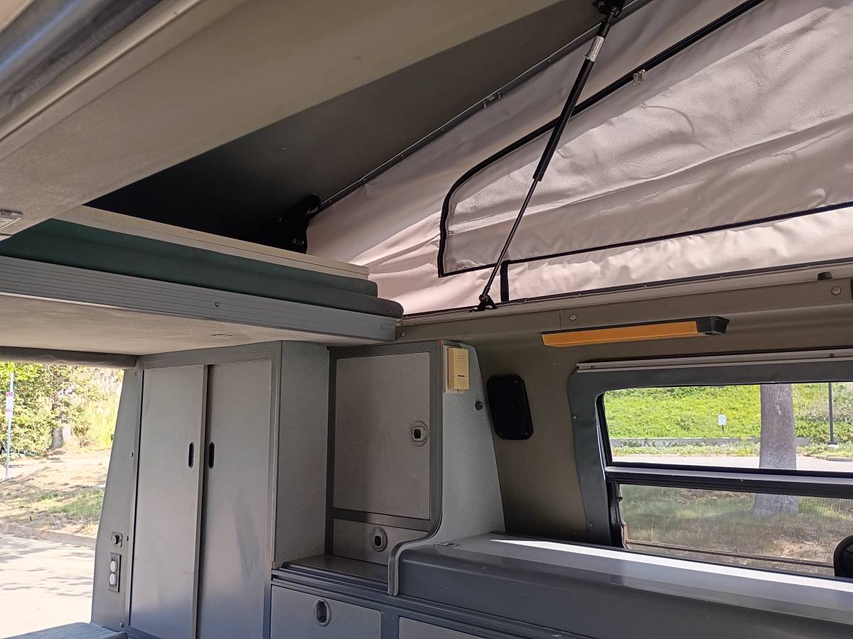 Volkswagen-eurovan-panel-van-1995-white-15