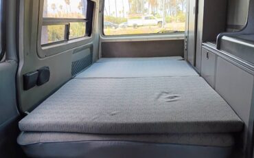 Volkswagen-eurovan-panel-van-1995-white-17