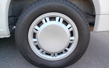 Volkswagen-eurovan-panel-van-1995-white-18