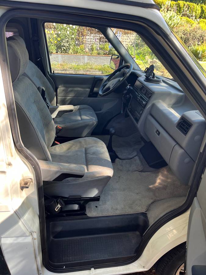 Volkswagen-eurovan-panel-van-1995-white-3