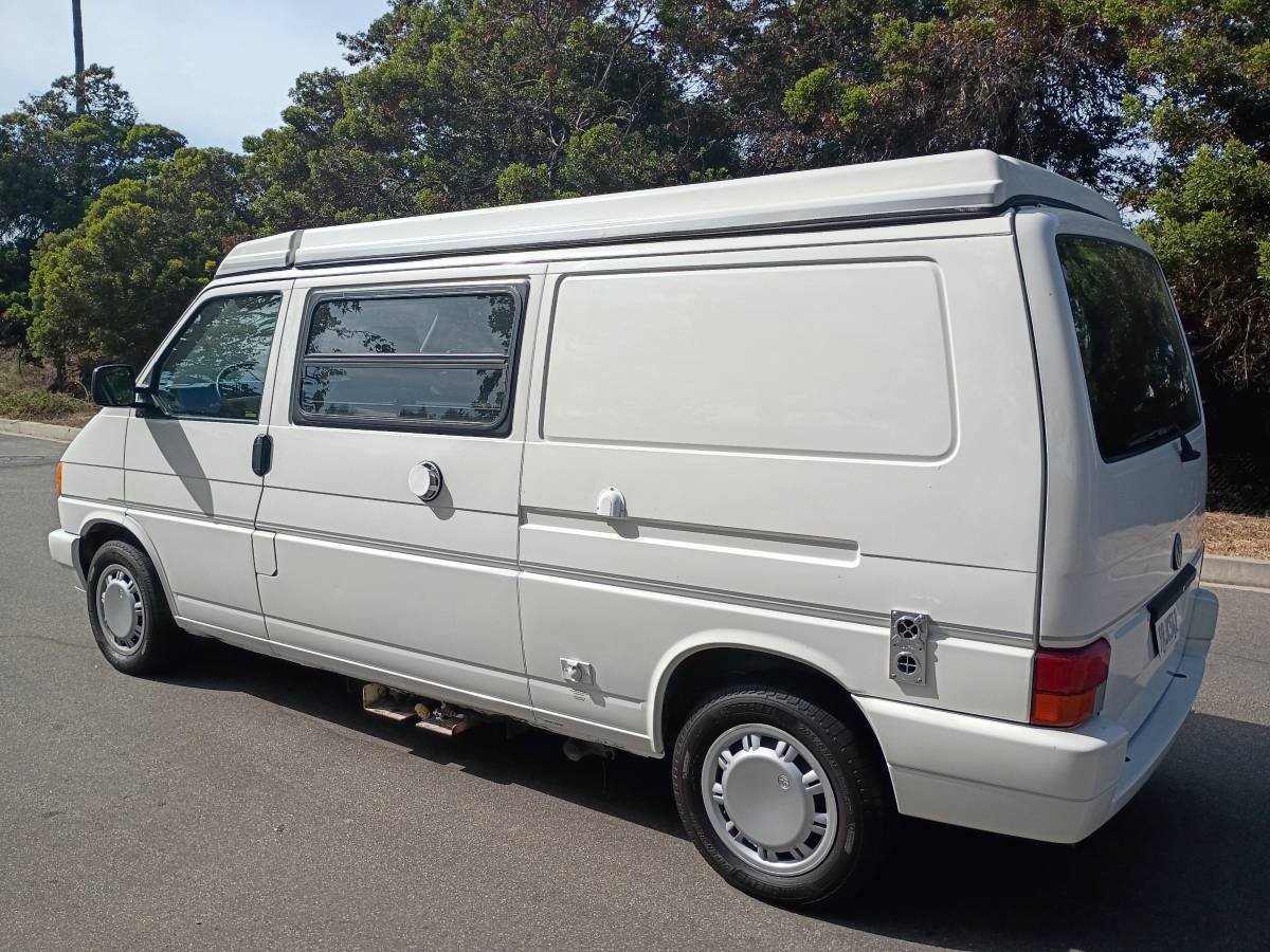Volkswagen-eurovan-panel-van-1995-white-4