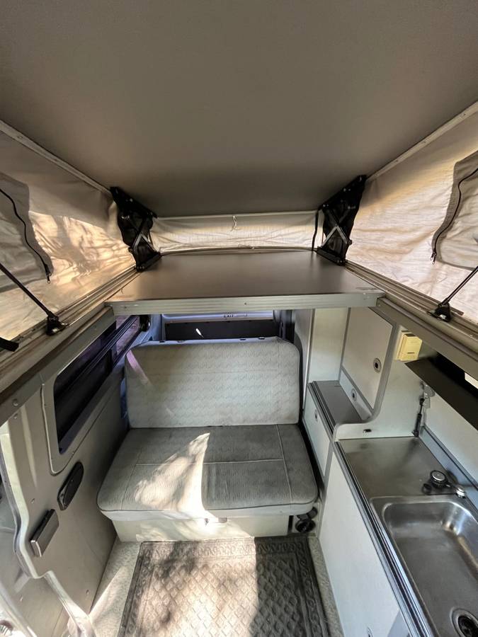 Volkswagen-eurovan-panel-van-1995-white-4
