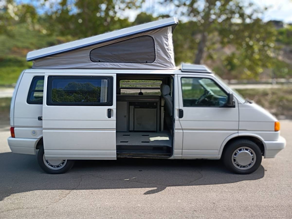 Volkswagen-eurovan-panel-van-1995-white-6