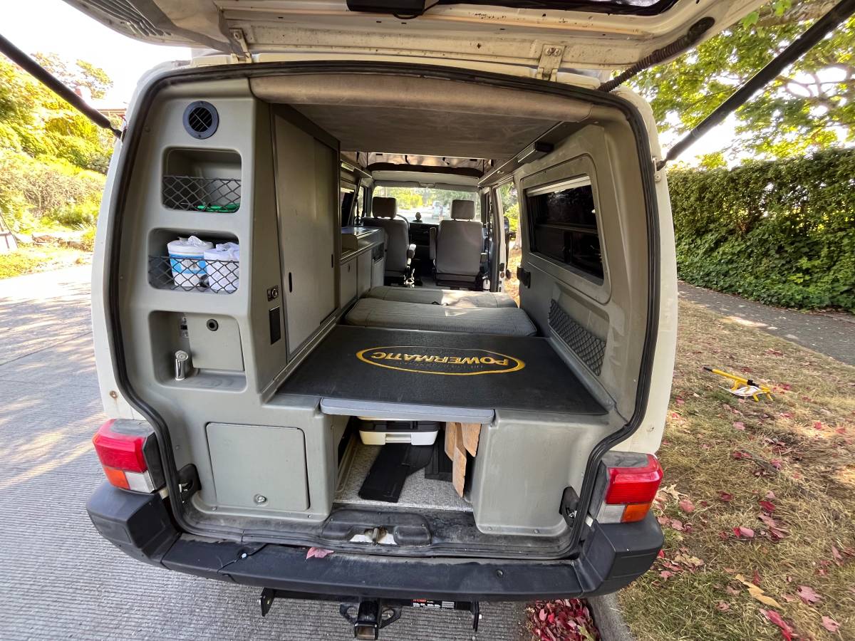 Volkswagen-eurovan-panel-van-1995-white-6