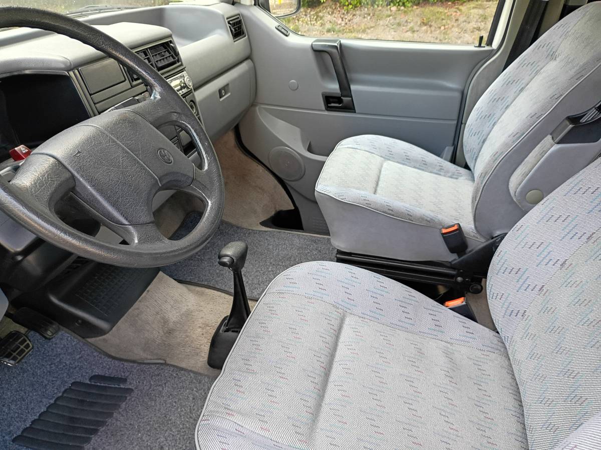Volkswagen-eurovan-panel-van-1995-white-7
