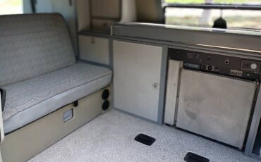 Volkswagen-eurovan-panel-van-1995-white-8