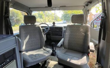 Volkswagen-eurovan-panel-van-1995-white-8