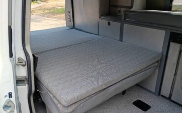 Volkswagen-eurovan-panel-van-1995-white-9