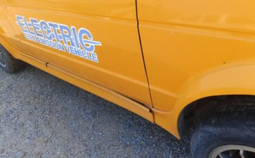 Volkswagen-golf-gti-electric-1983-orange-17