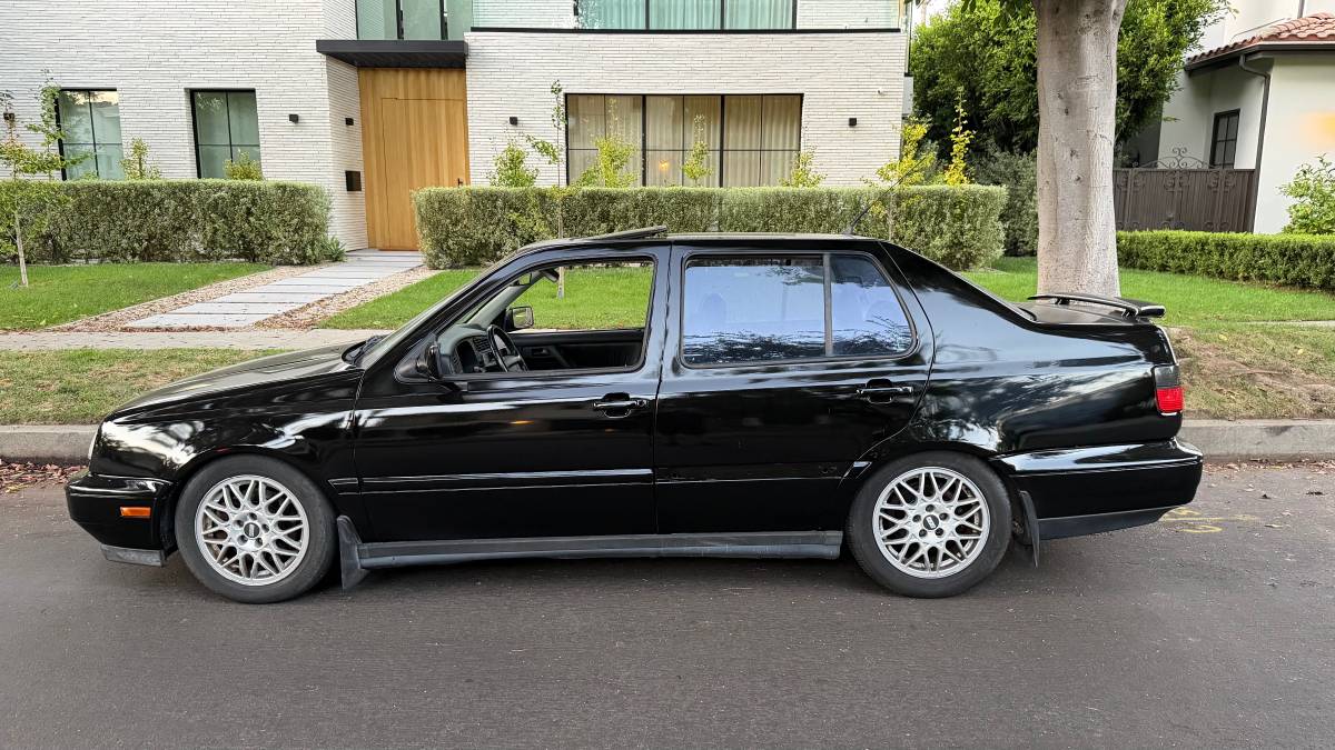 Volkswagen-jetta-glx-1995-black-1
