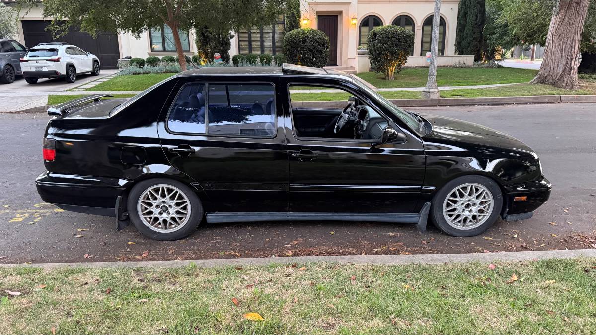 Volkswagen-jetta-glx-1995-black-4