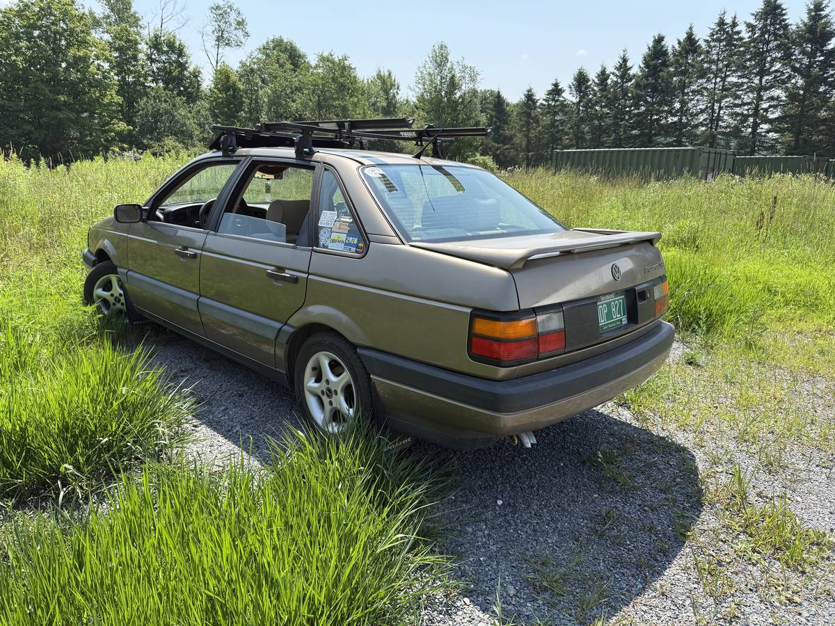 Volkswagen-passat-1990-brown-1