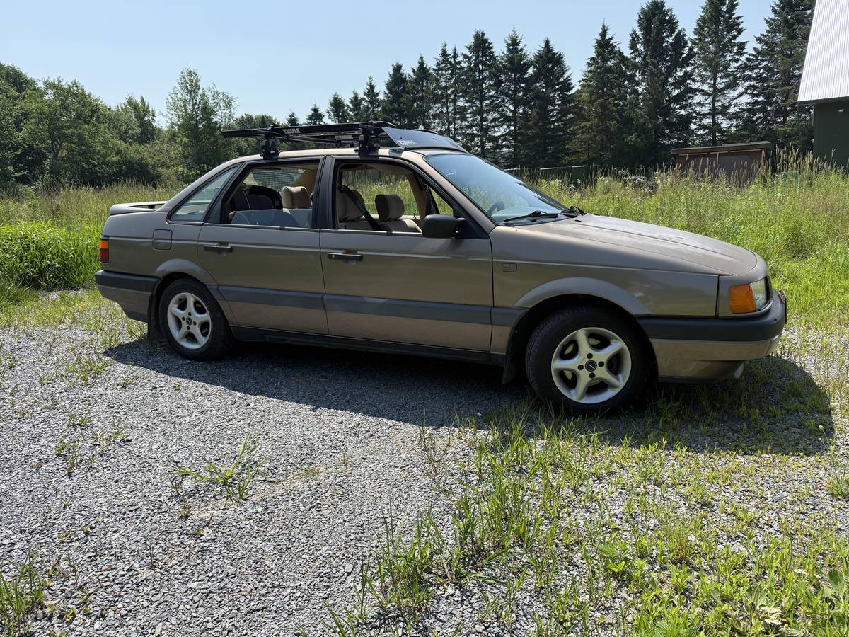 Volkswagen-passat-1990-brown-15