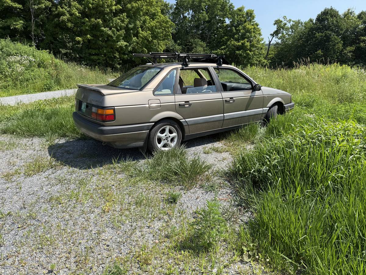Volkswagen-passat-1990-brown-16
