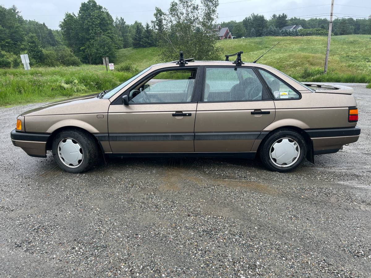 Volkswagen-passat-1990-brown-17