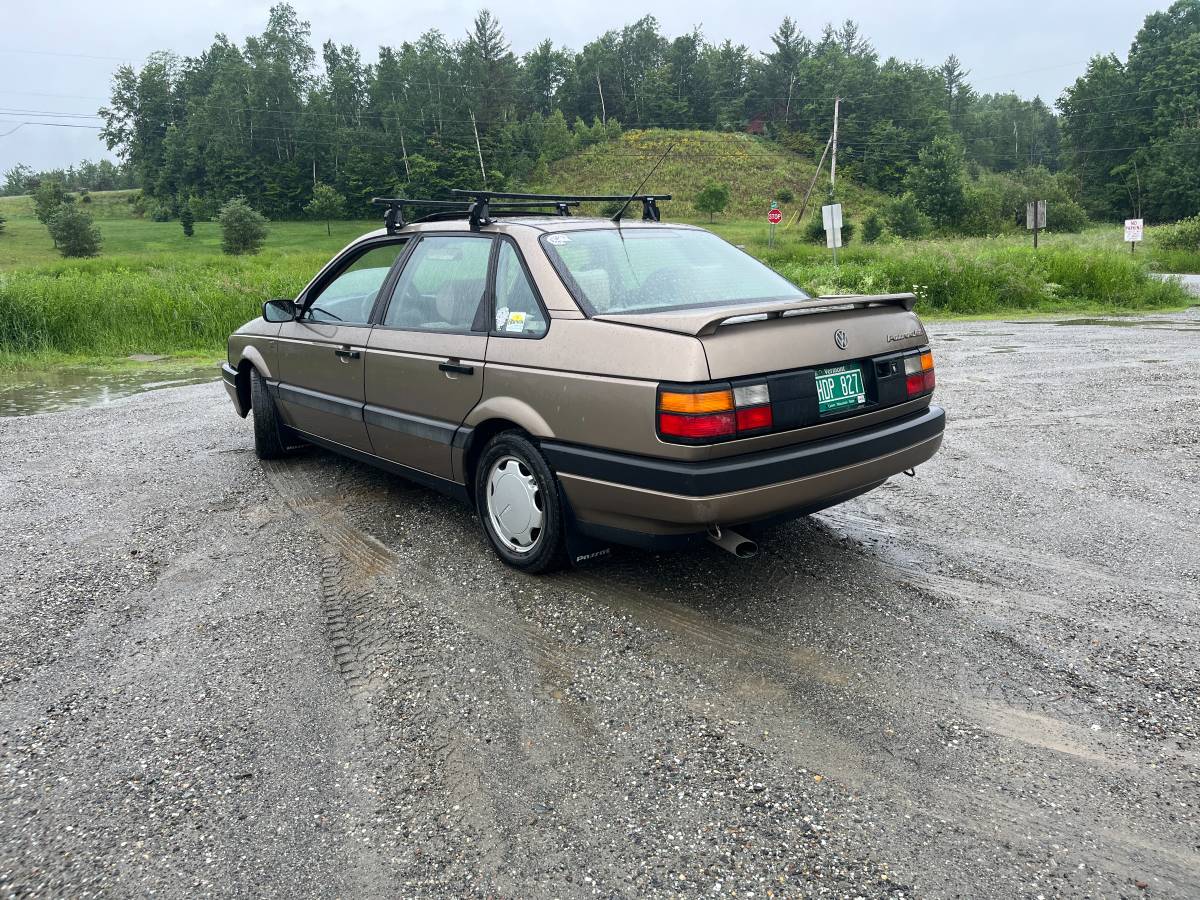 Volkswagen-passat-1990-brown-2