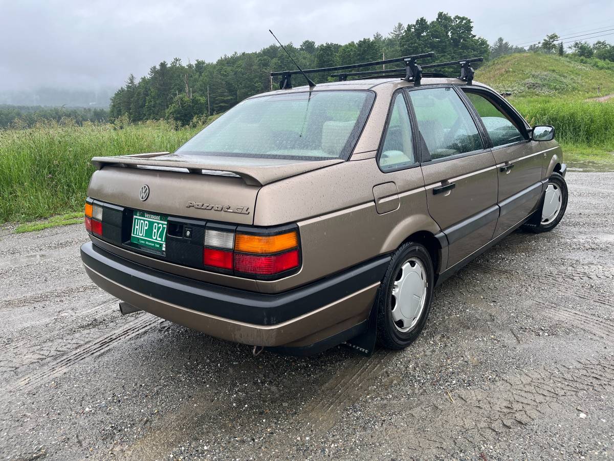 Volkswagen-passat-1990-brown-4