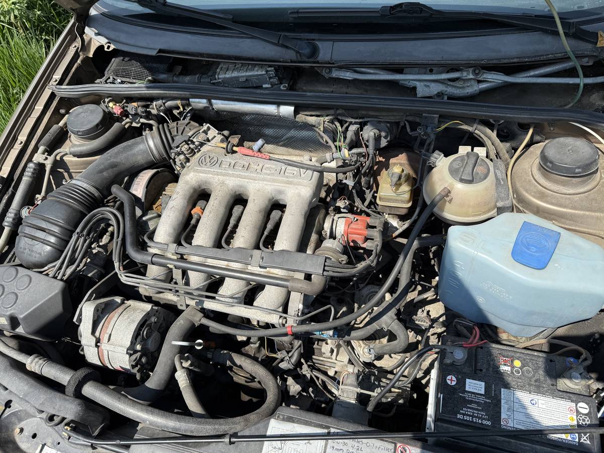 Volkswagen-passat-1990-brown