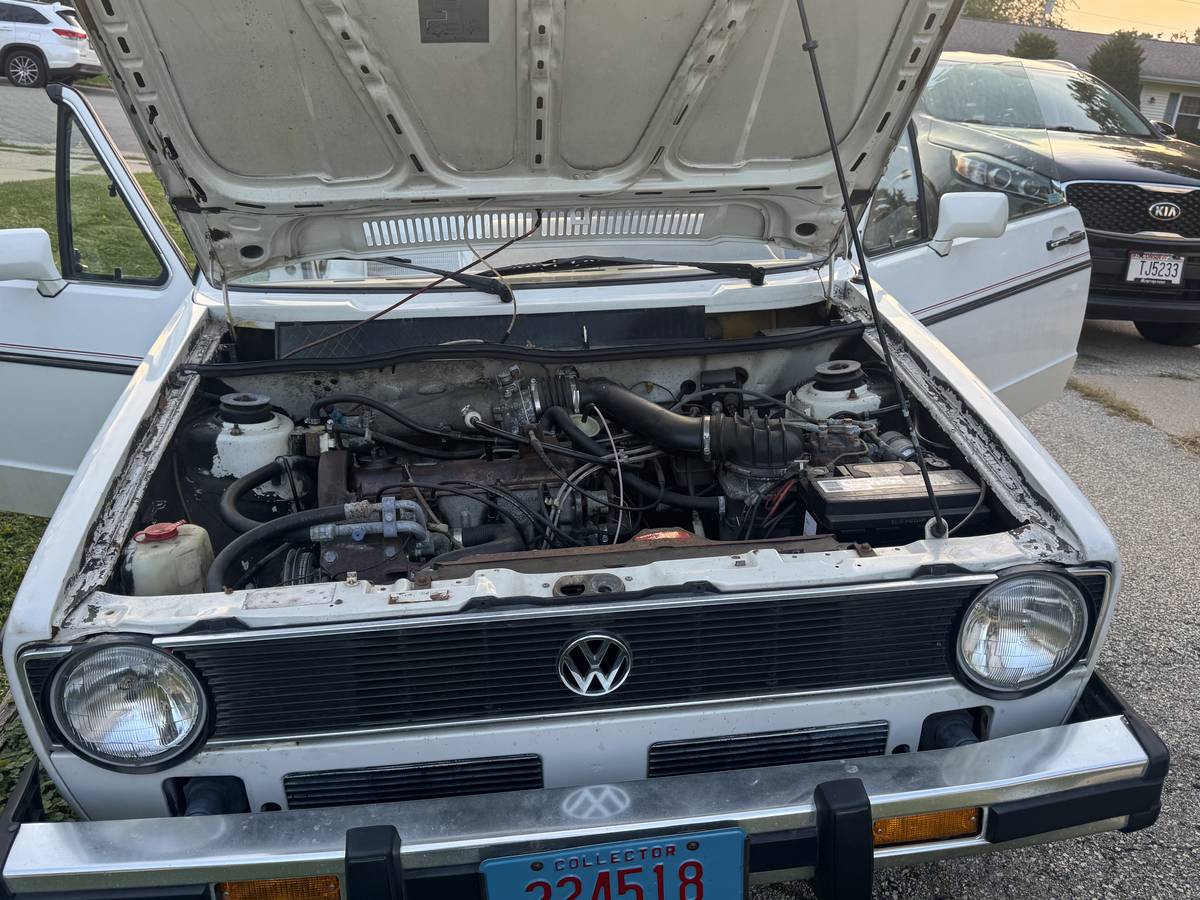 Volkswagen-rabbit-1983-white-1