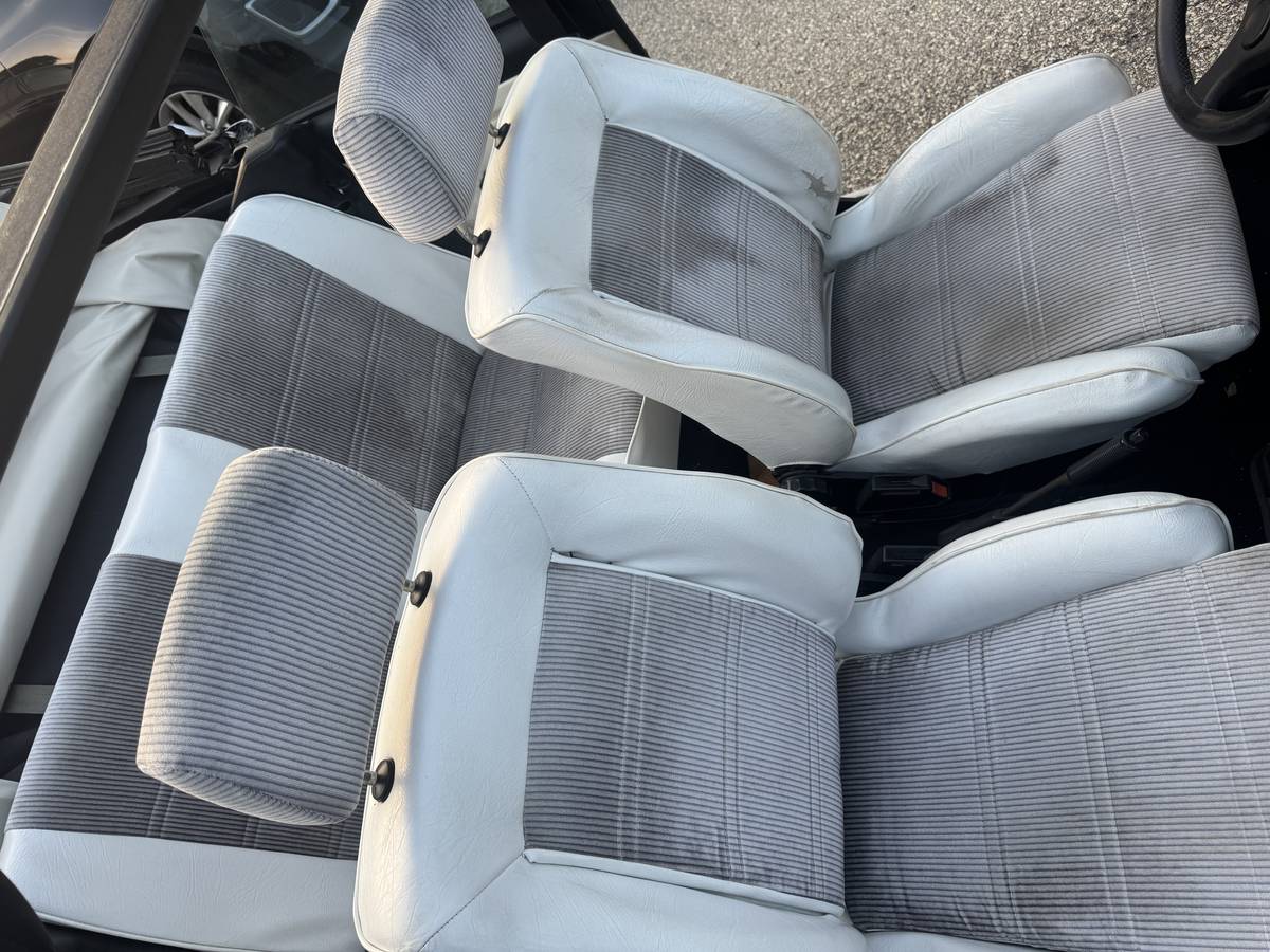 Volkswagen-rabbit-1983-white-4