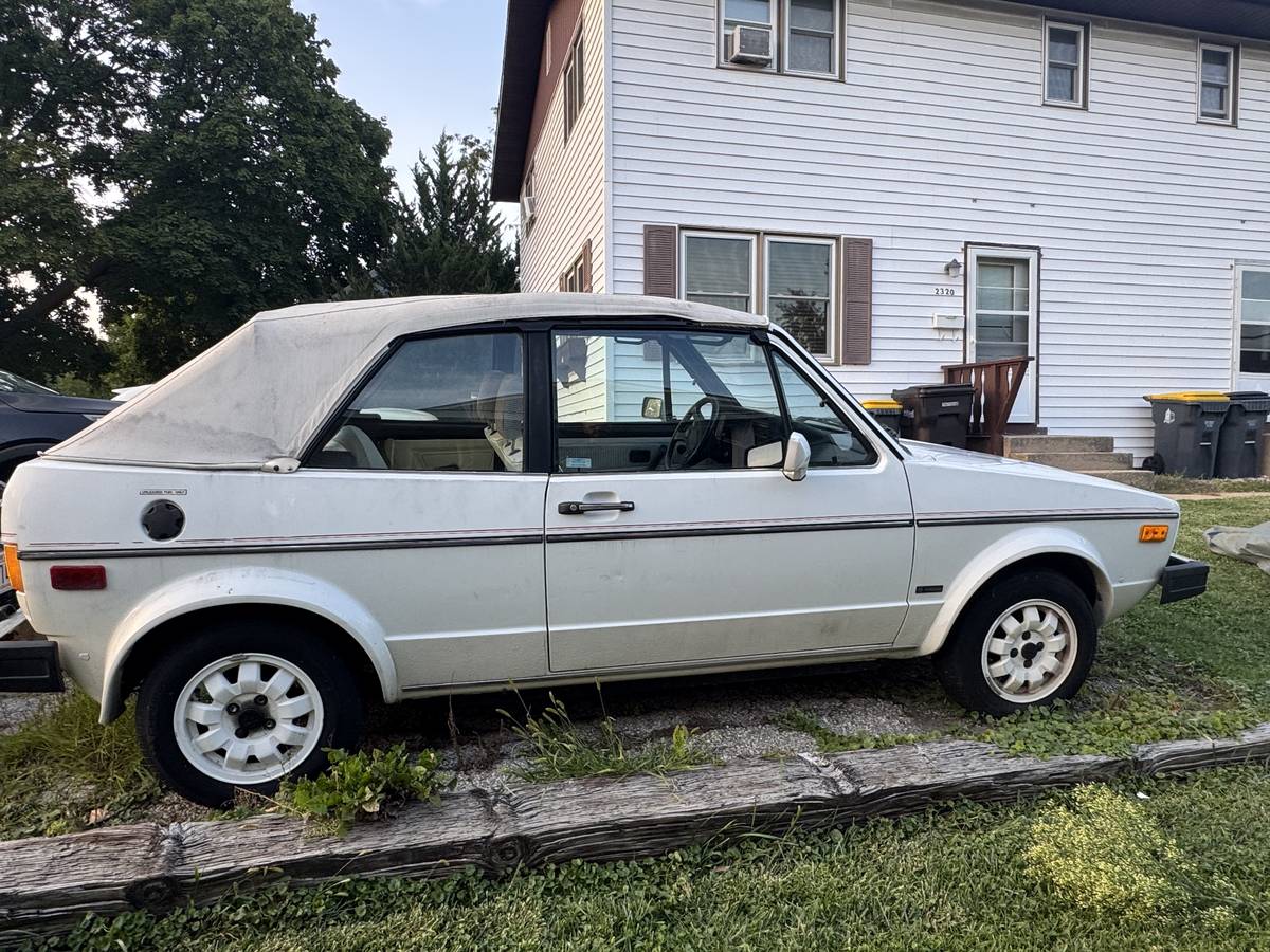 Volkswagen-rabbit-1983-white-5