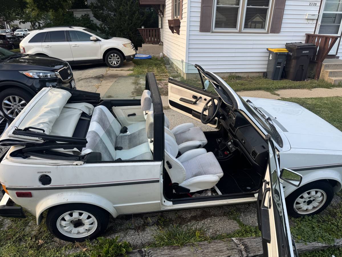 Volkswagen-rabbit-1983-white-7