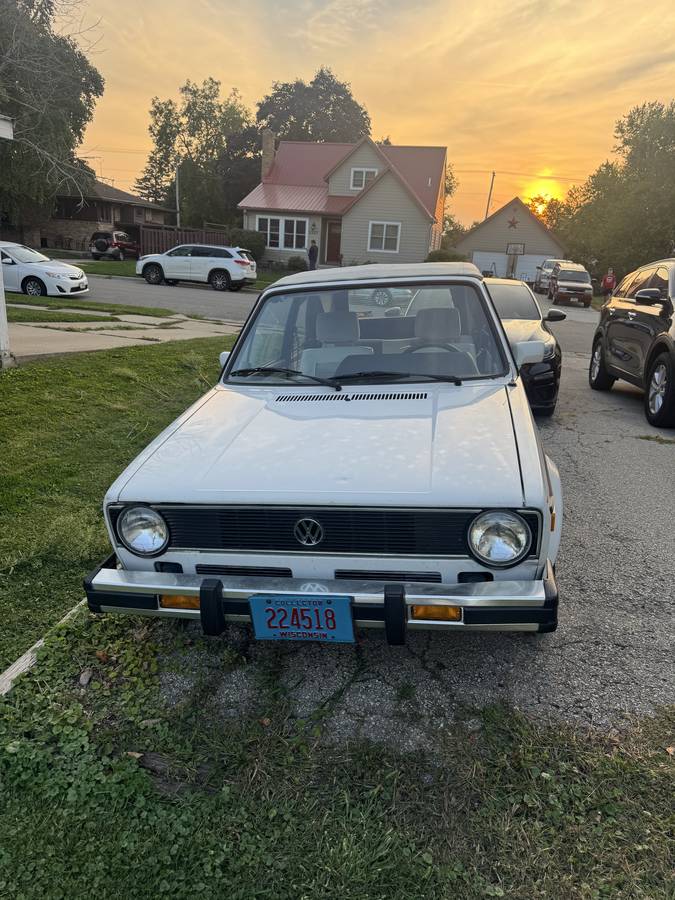 Volkswagen-rabbit-1983-white-8