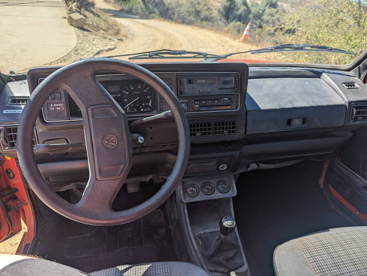 Volkswagen-rabbit-cabriolet-1984-4