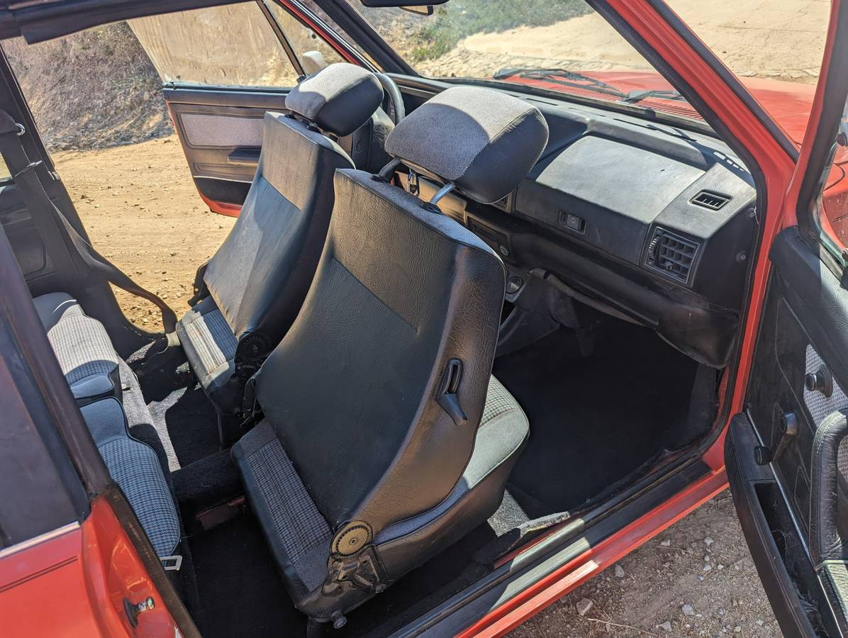 Volkswagen-rabbit-cabriolet-1984-5