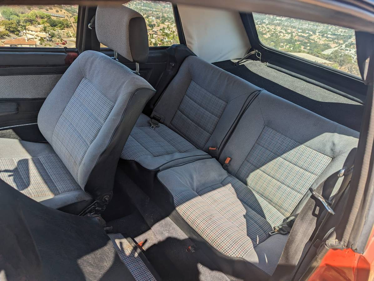 Volkswagen-rabbit-cabriolet-1984-8