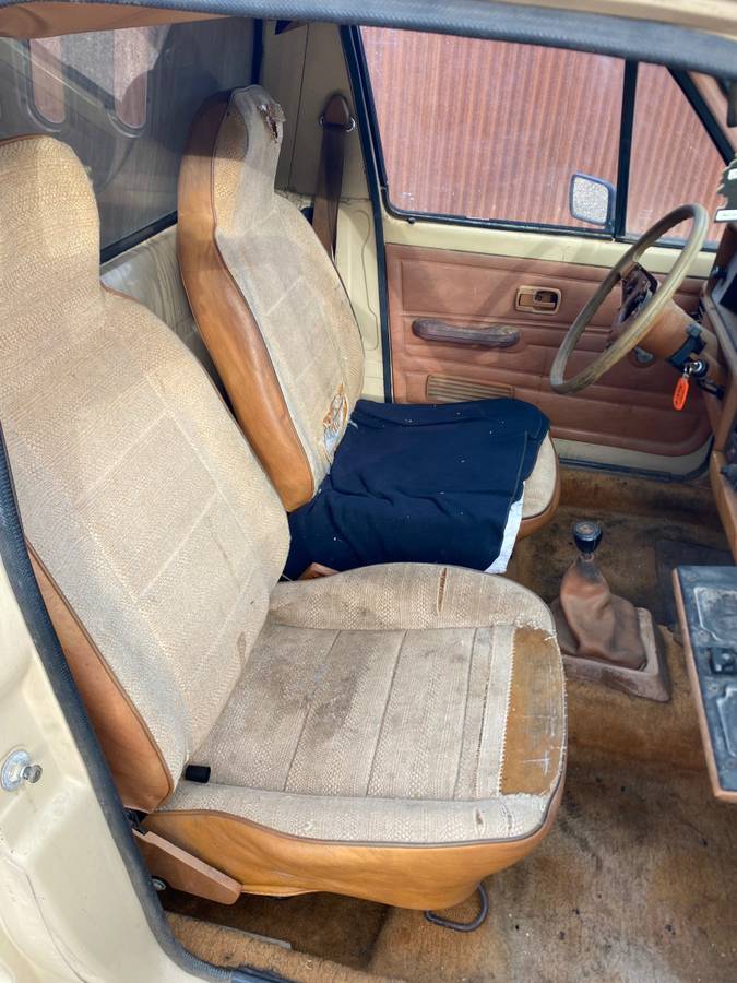 Volkswagen-rabbit-diesel-1981-2