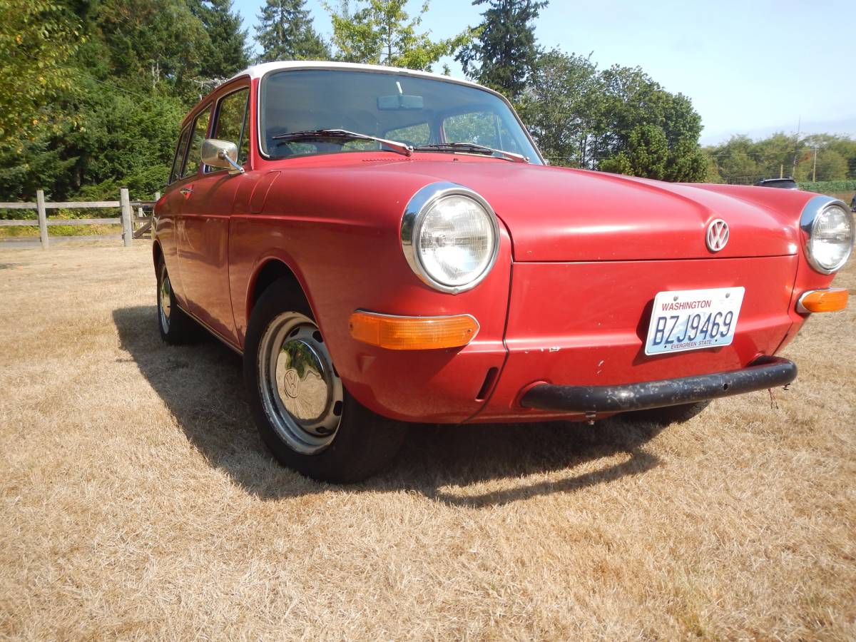 Volkswagen-squareback-1973-red-1