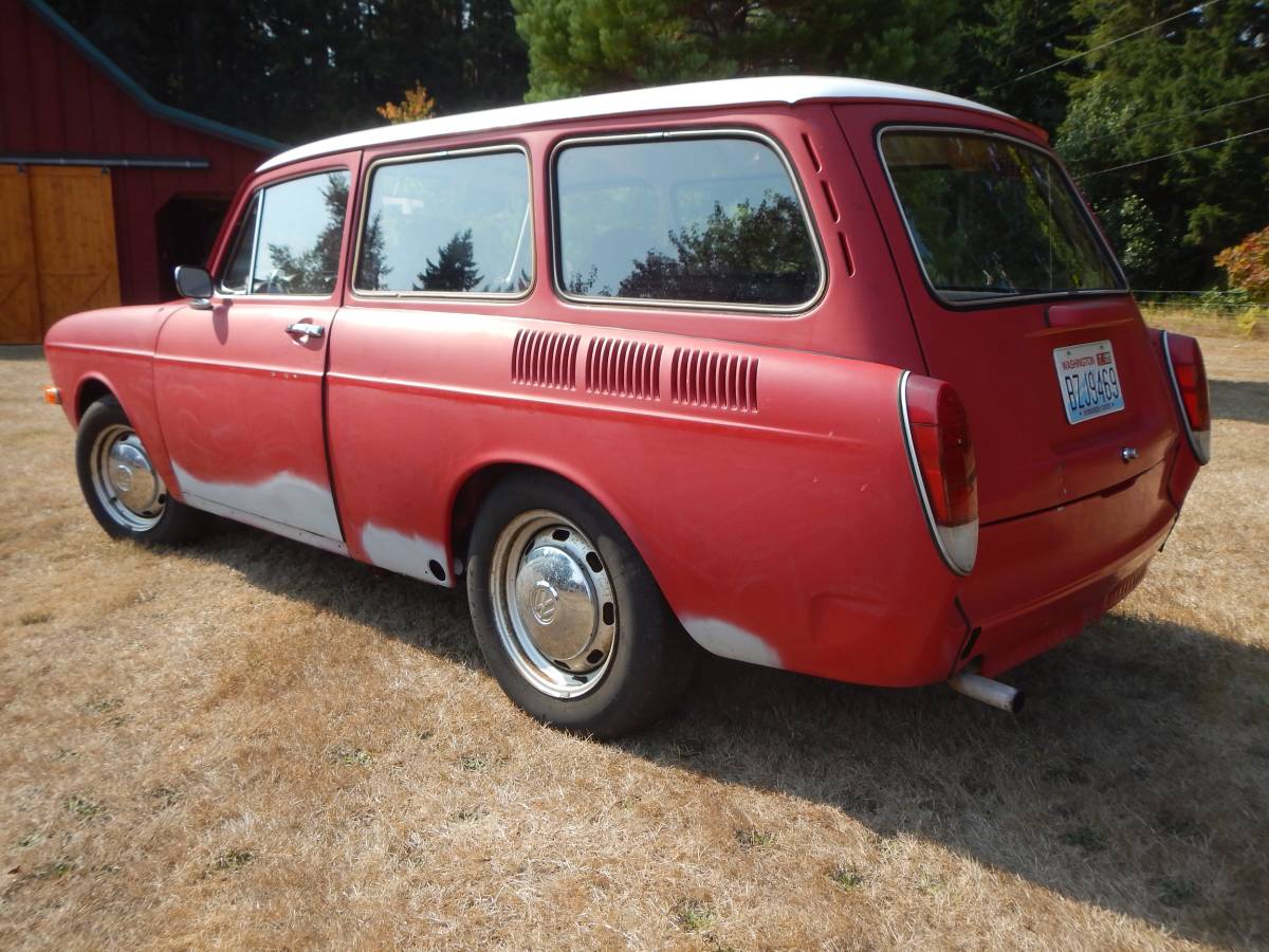 Volkswagen-squareback-1973-red-2