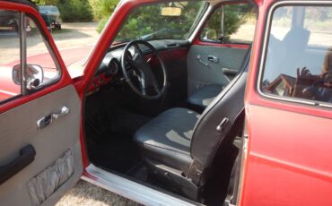 Volkswagen-squareback-1973-red-3