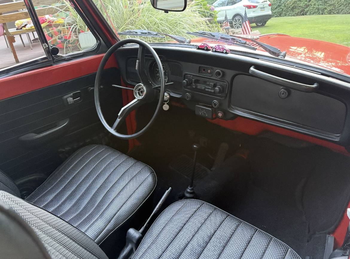 Volkswagen-super-beetle-1972-orange-2