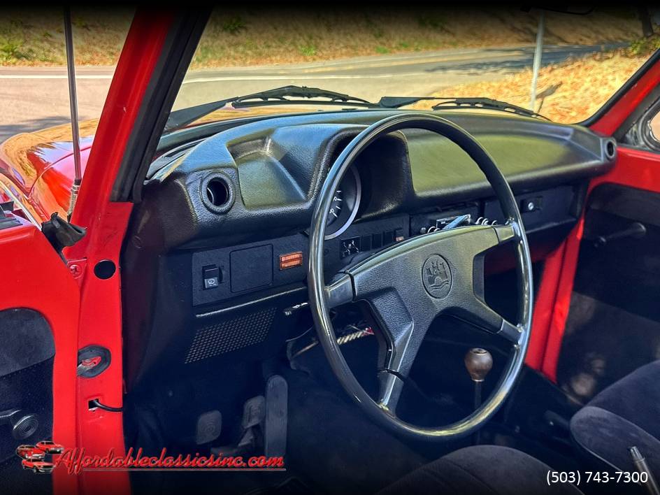 Volkswagen-super-beetle-1975-22