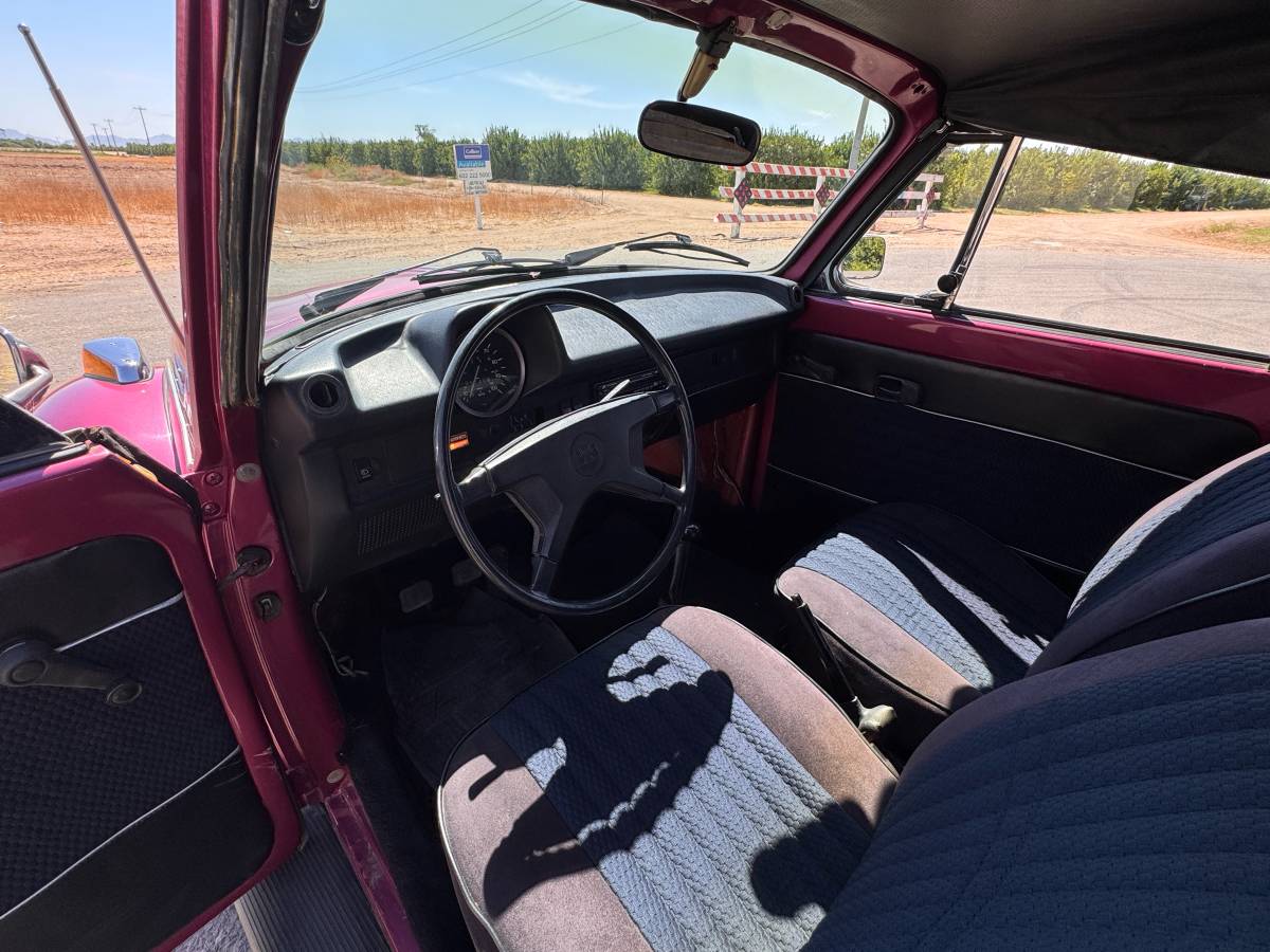 Volkswagen-super-beetle-1977-custom-1
