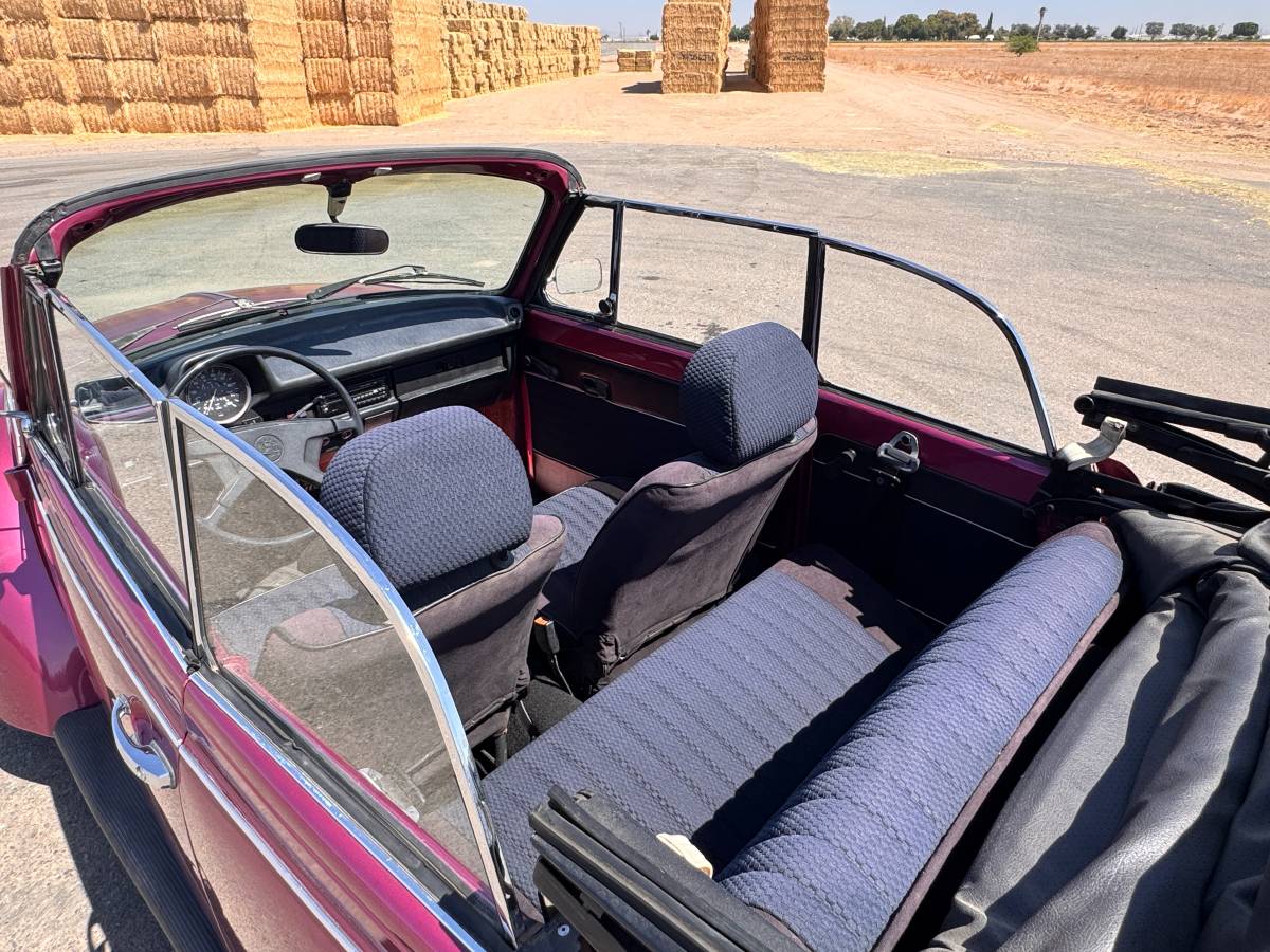 Volkswagen-super-beetle-1977-custom-20