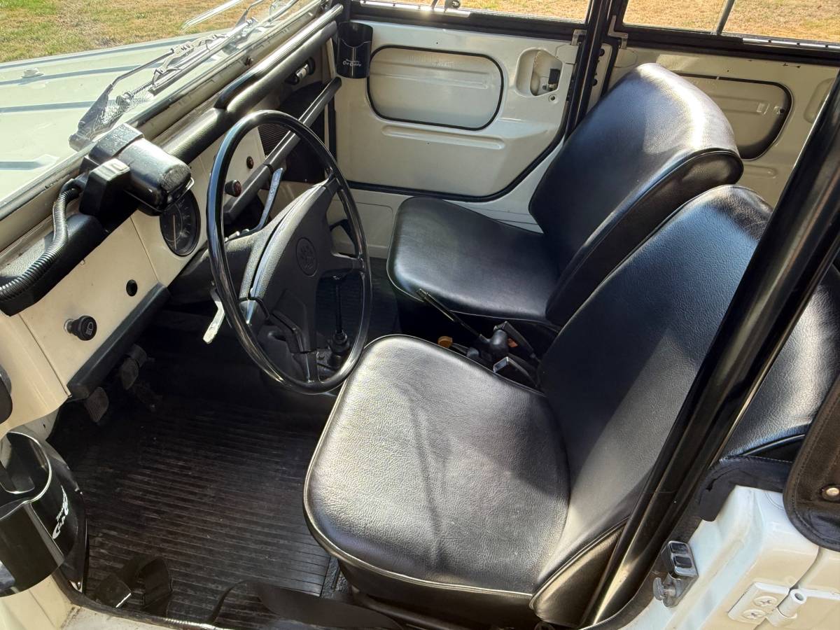 Volkswagen-thing-1974-white-10