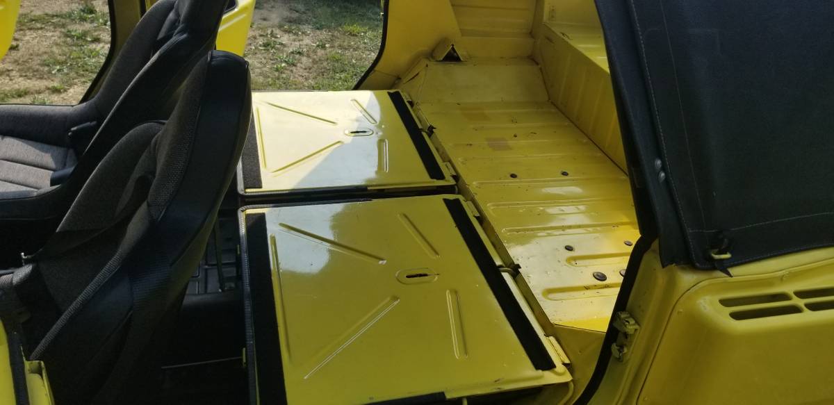 Volkswagen-thing-1974-yellow-12