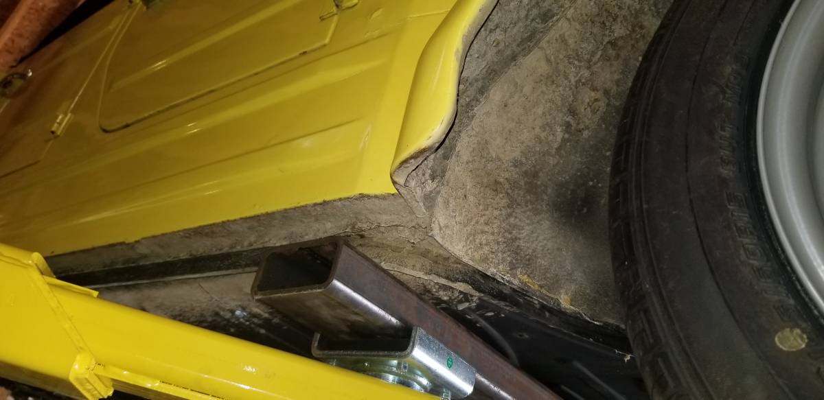 Volkswagen-thing-1974-yellow-17