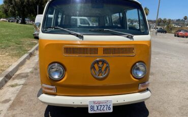 Volkswagen-type2-bus-1971-1