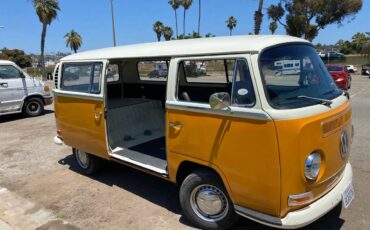 Volkswagen-type2-bus-1971-2