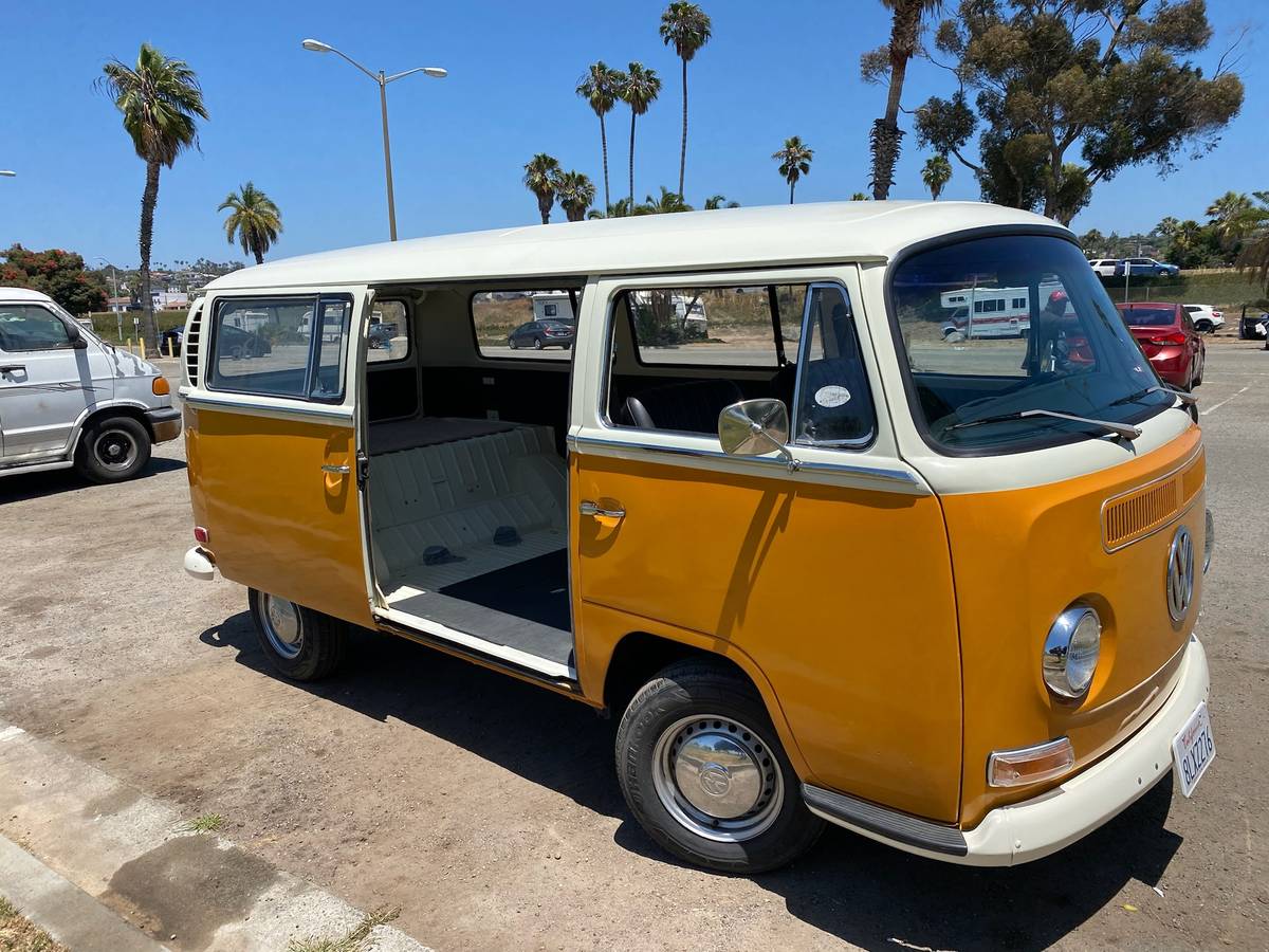Volkswagen-type2-bus-1971-2