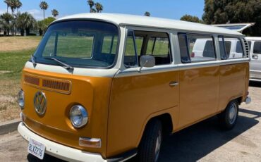 Volkswagen-type2-bus-1971