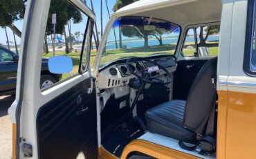 Volkswagen-type2-bus-1971-4