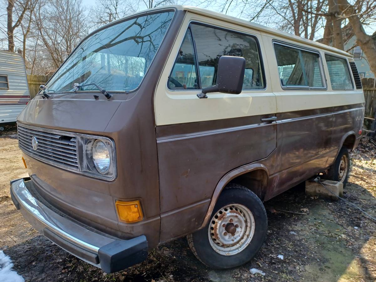 Volkswagen-vanagon-1981-brown