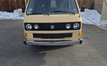 Volkswagen-vanagon-1985-yellow-1