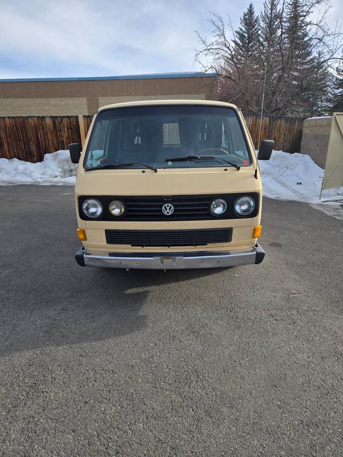 Volkswagen-vanagon-1985-yellow-1